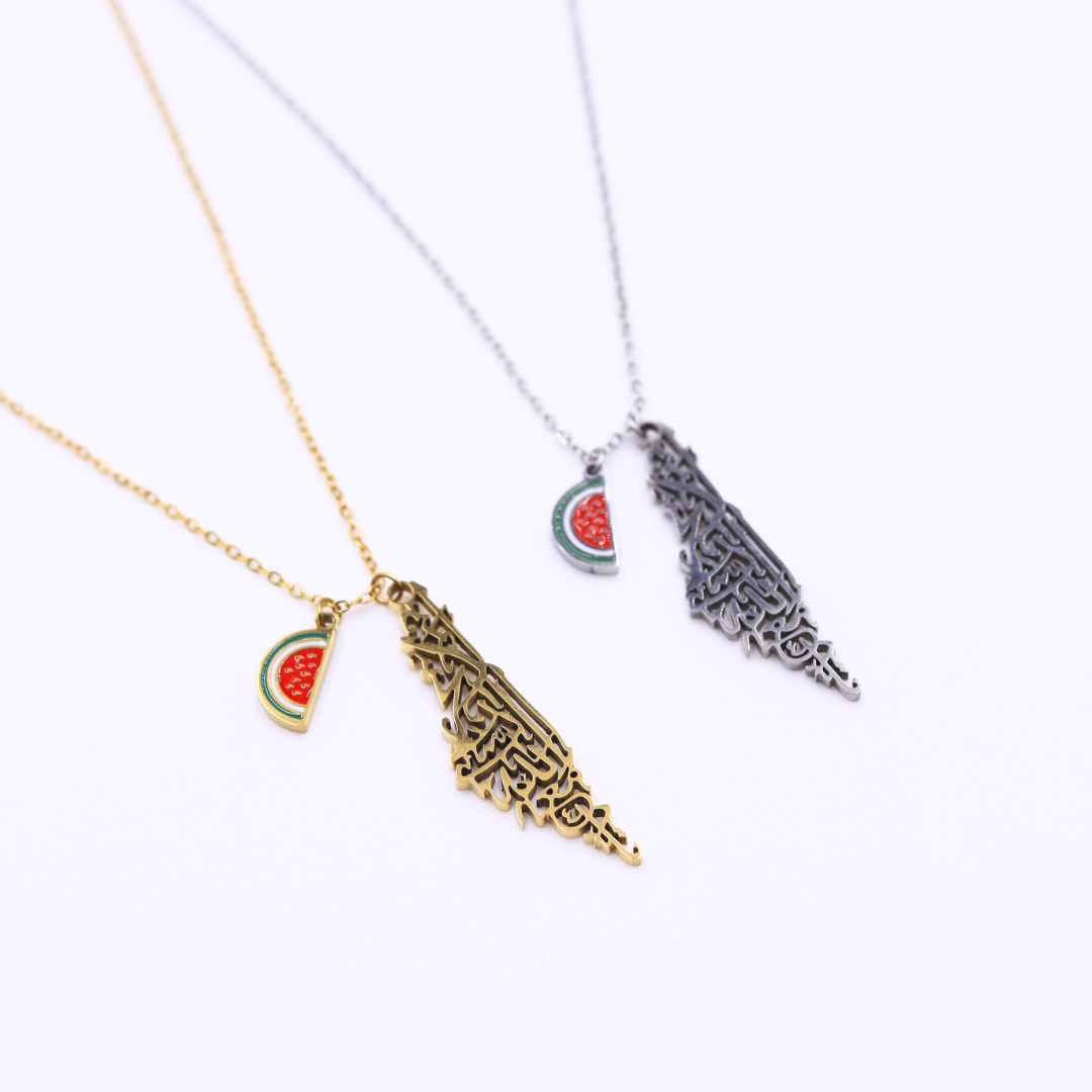 Collar mapa de Palestina con caligrafía arabe