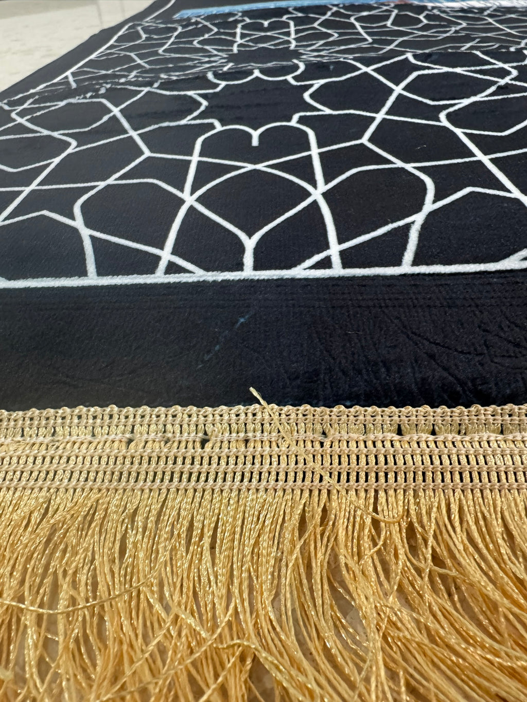 Alfombra de Rezo “Cúpula de la Roca – Edición Negra” | Elegancia, Fe y Solidaridad