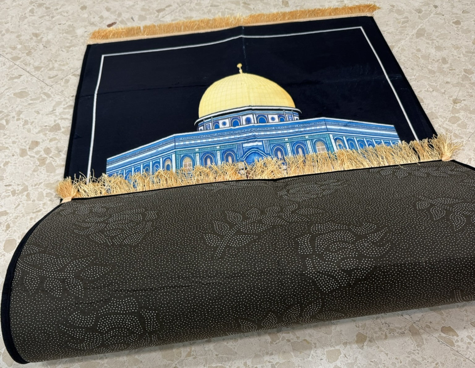 Alfombra de Rezo “Cúpula de la Roca – Edición Negra” | Elegancia, Fe y Solidaridad