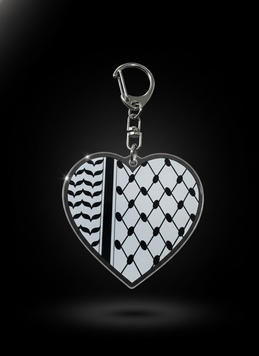 Llavero Corazón – Diseño Kufiya (Blanco y Negro)